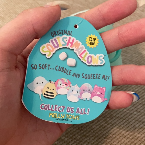 *LAST 1* MAGGIE MANTARAY SQUISHMALLOW CLIP 3.5” - Picture 2 of 3